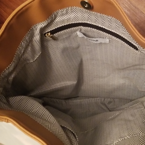 Just Fab vegan tan hobo NWT - Picture 11 of 15